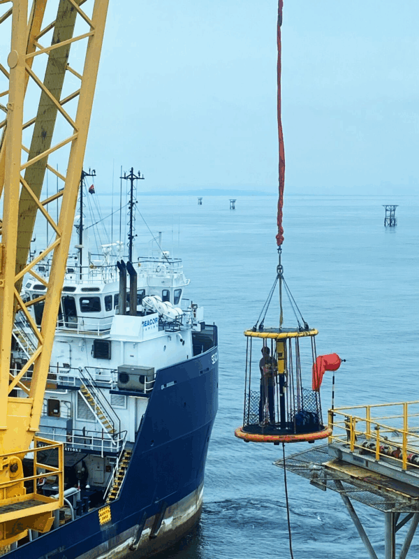Crew changes offshore using Billy Pugh basket